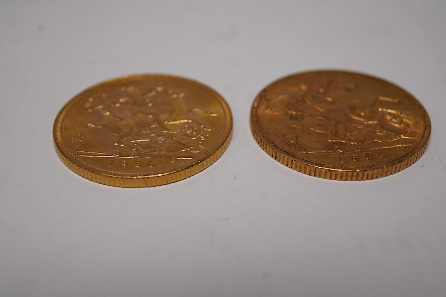 South Africa gold coins, George V, two gold sovereigns, 1930SA and 1931SA, both good VF